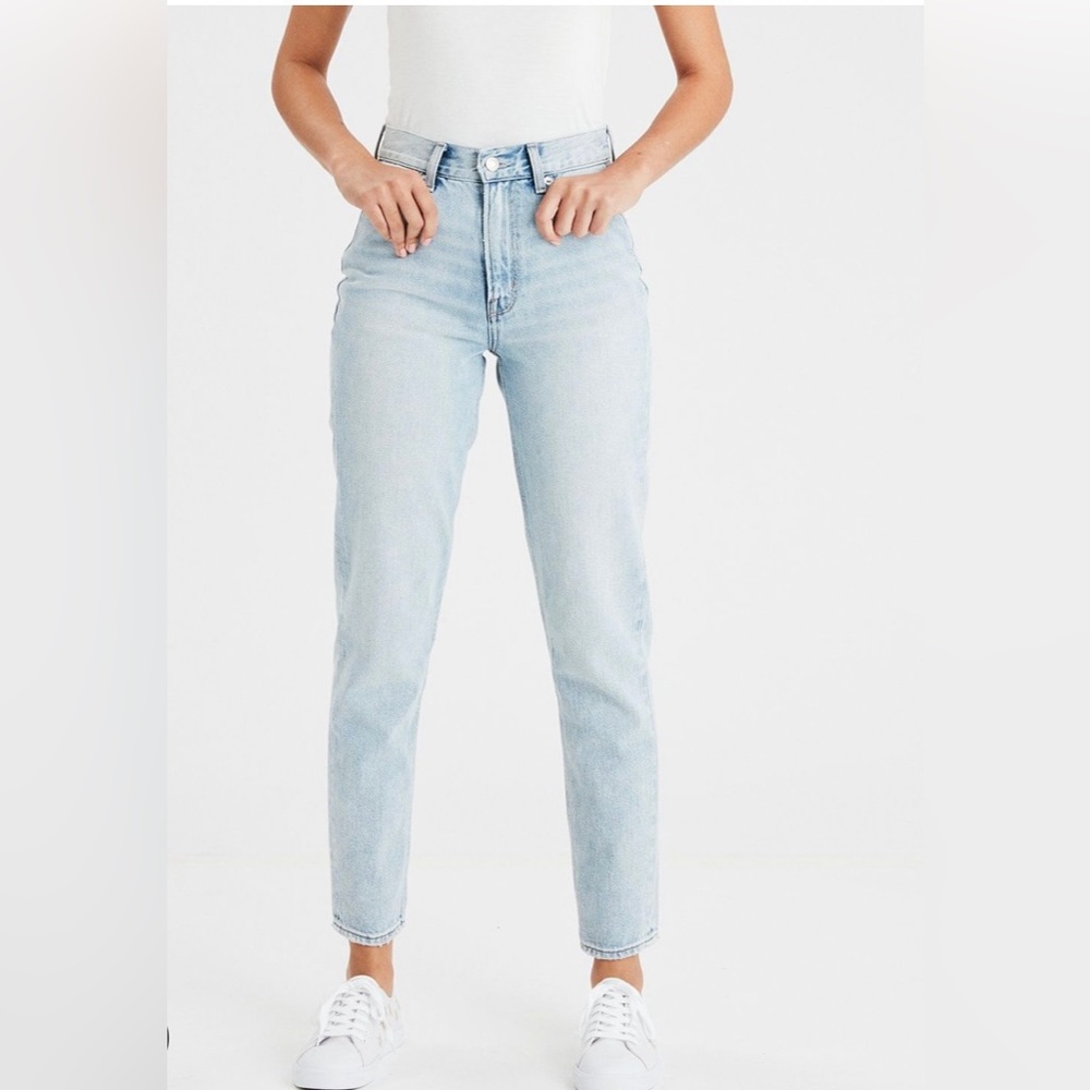 American Eagle size 2 high rise mom jeans light wash vintage